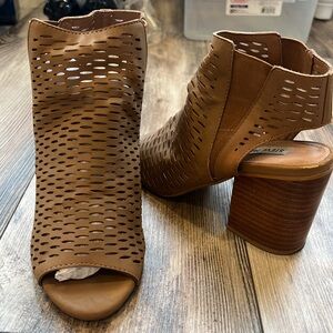 Beige Steve Madden heels